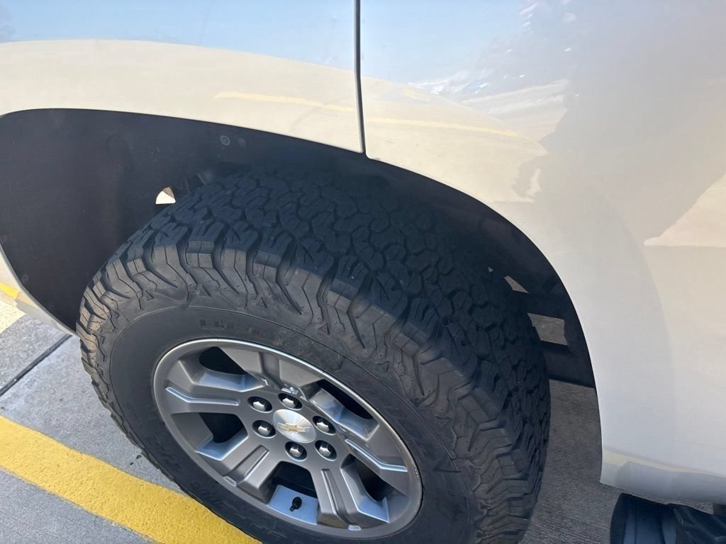 Used 2017 Chevrolet Tahoe LT w/ Luxury Package AWD/4WD image 16