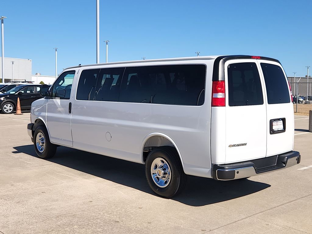 Used 2025 Chevrolet Express 3500 LT w/ LT Preferred Equipment Group image 7