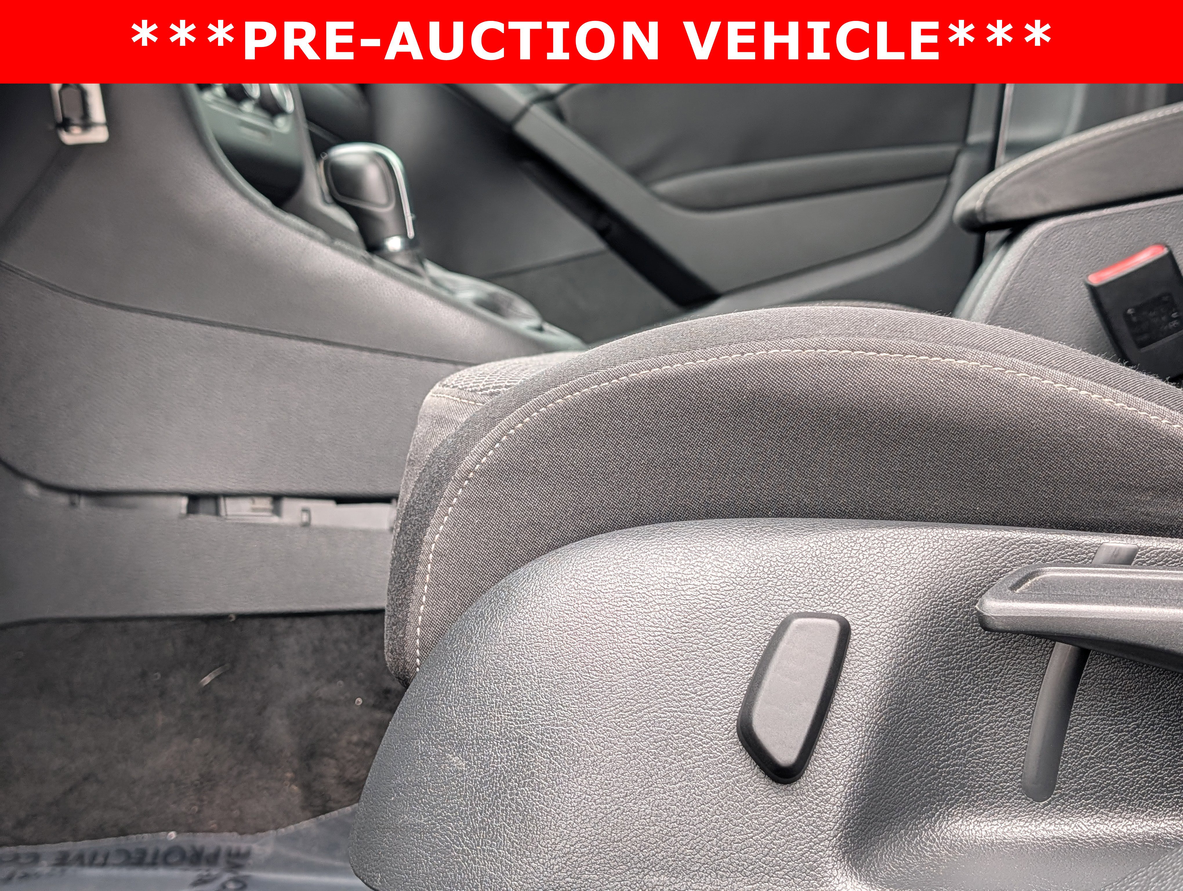 Used 2013 Volkswagen Golf 4-Door FWD image 22