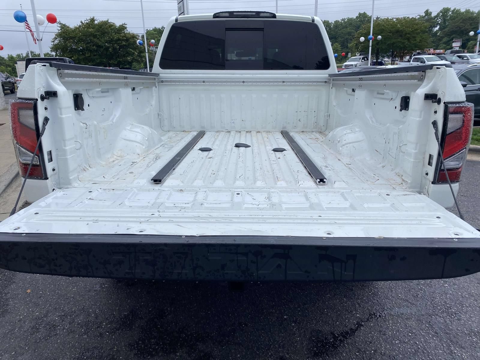 Used 2021 Nissan Titan PRO-4X w/ Pro-4x Convenience Package AWD/4WD image 9