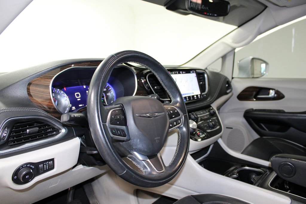 Used 2022 Chrysler Pacifica Limited image 17