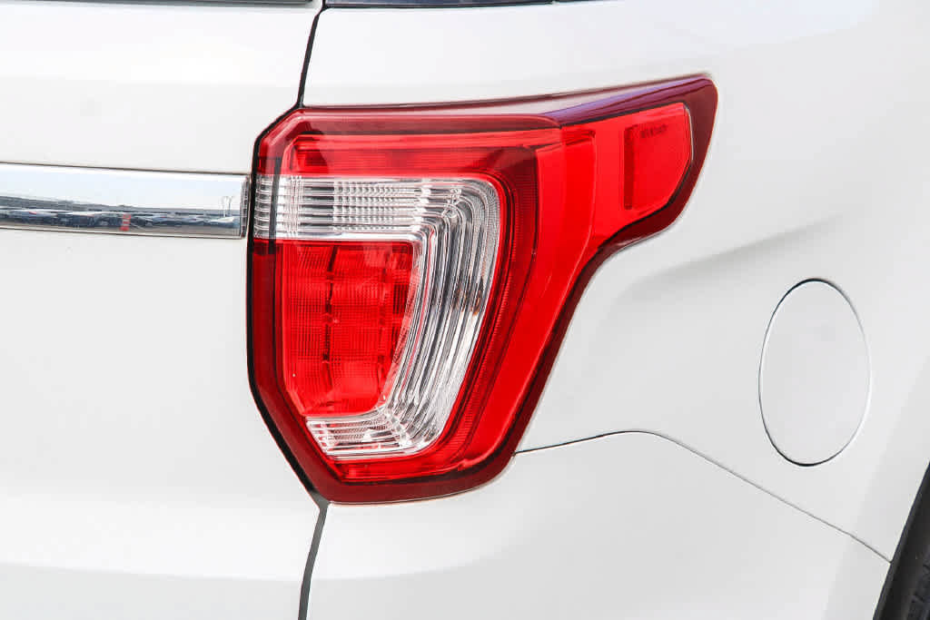 Used 2016 Ford Explorer FWD image 7
