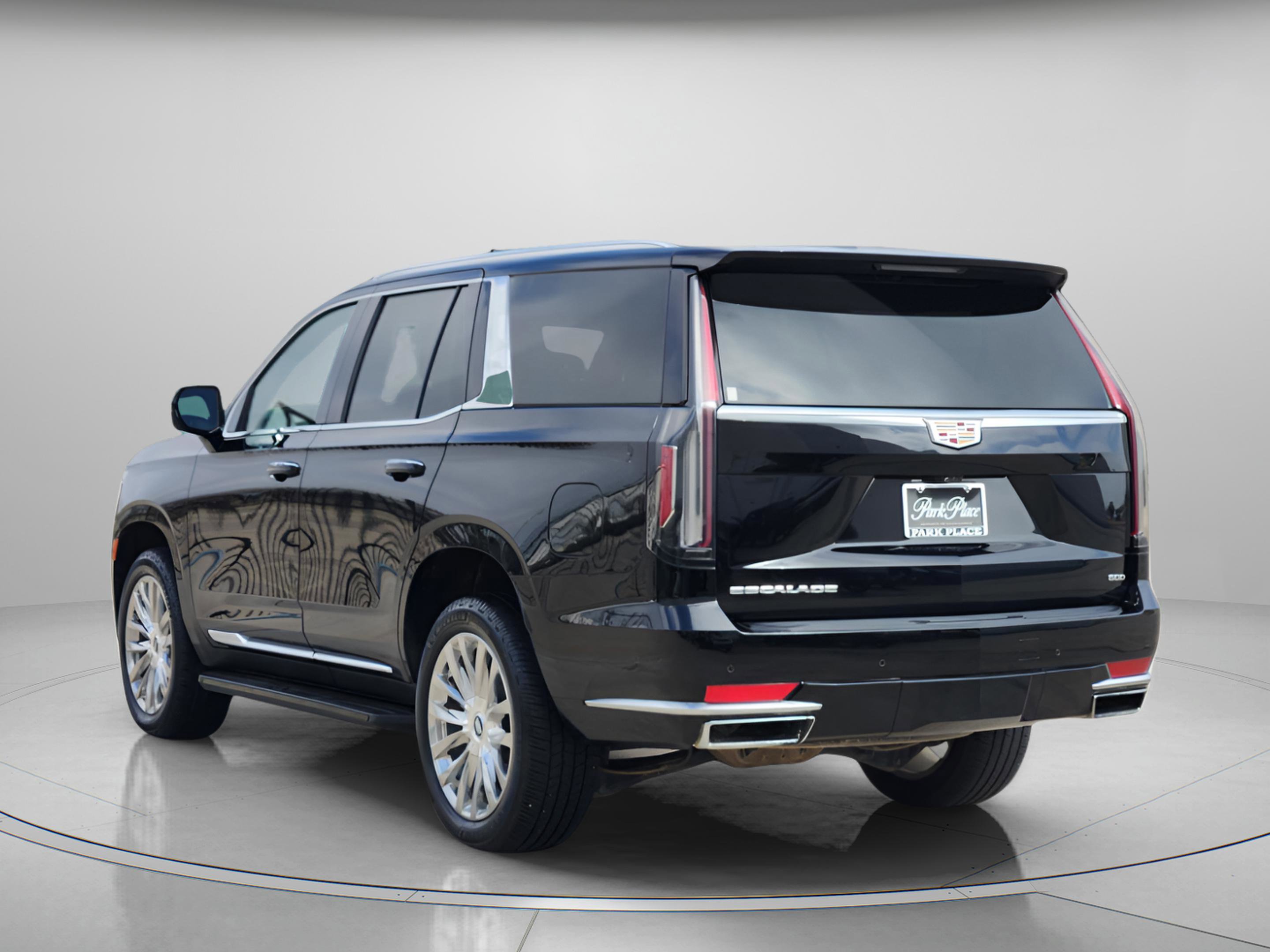 Used 2021 Cadillac Escalade Premium Luxury AWD/4WD image 4
