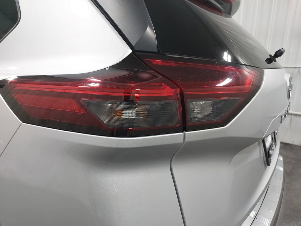 Used 2023 Nissan Rogue SV w/ SV Premium Package image 34