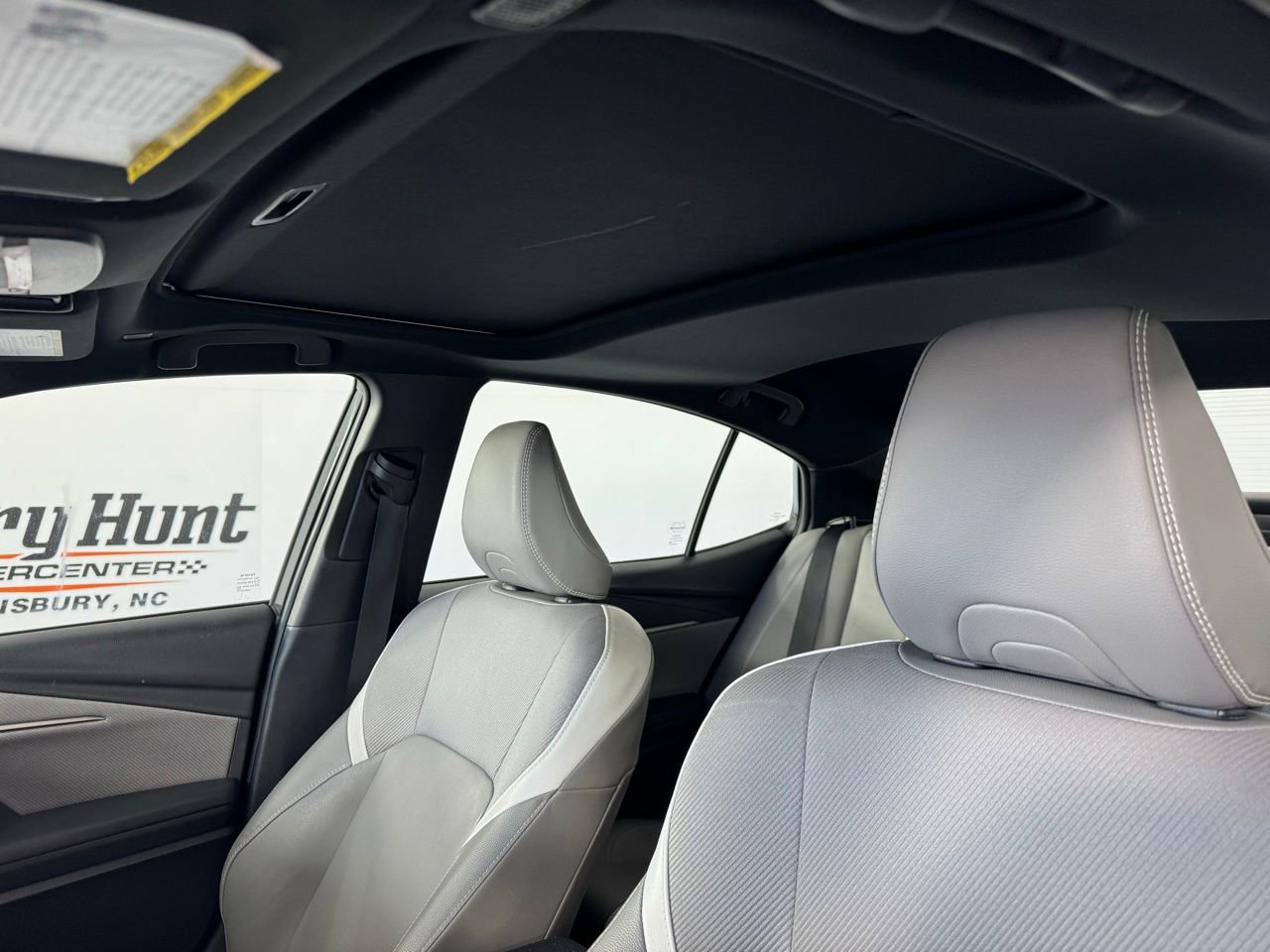 Used 2025 Toyota Camry SE w/ Convenience Package image 4