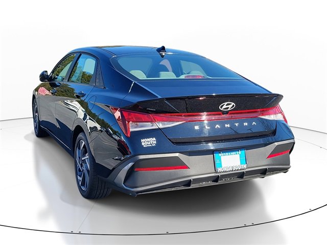 Used 2025 Hyundai Elantra Sport image 4
