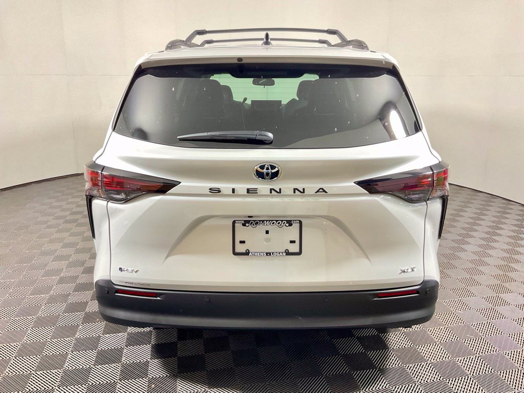 New 2026 Toyota Sienna XLE FWD image 15