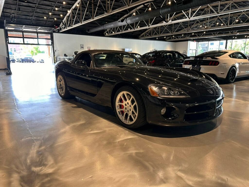 Used 2004 Dodge Viper SRT-10 image 10