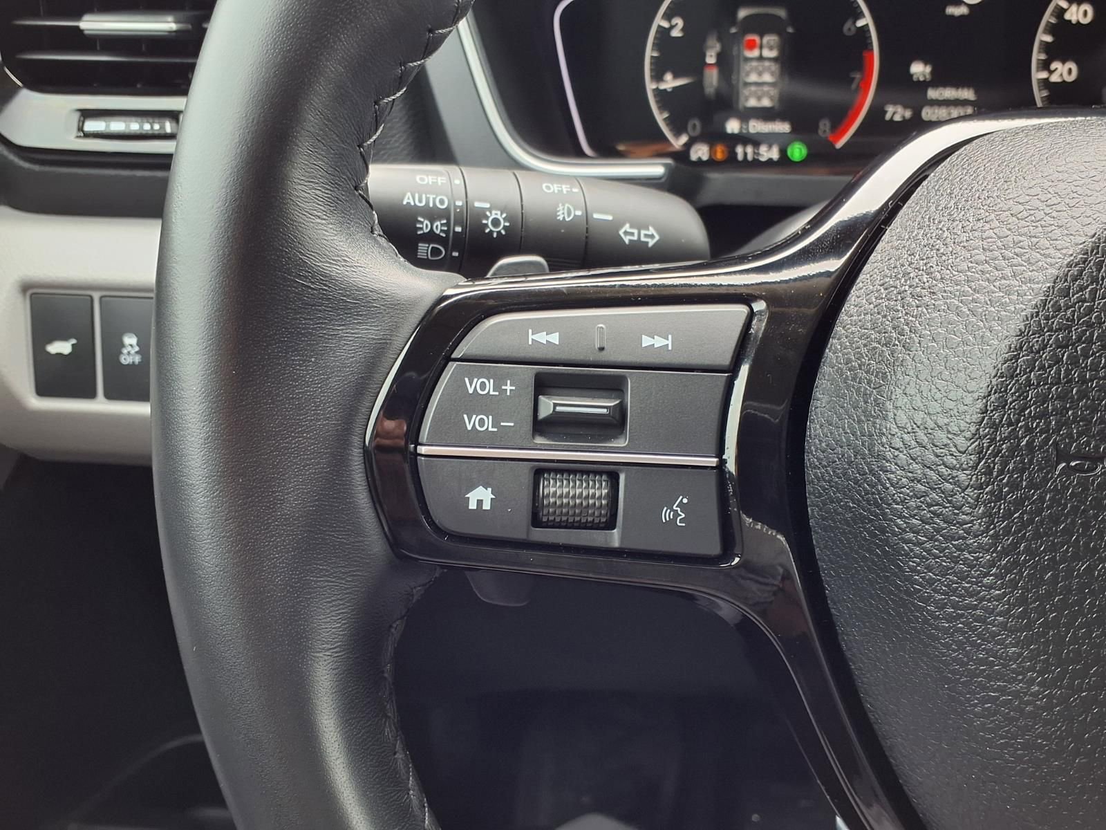 Used 2025 Honda Pilot Touring image 15