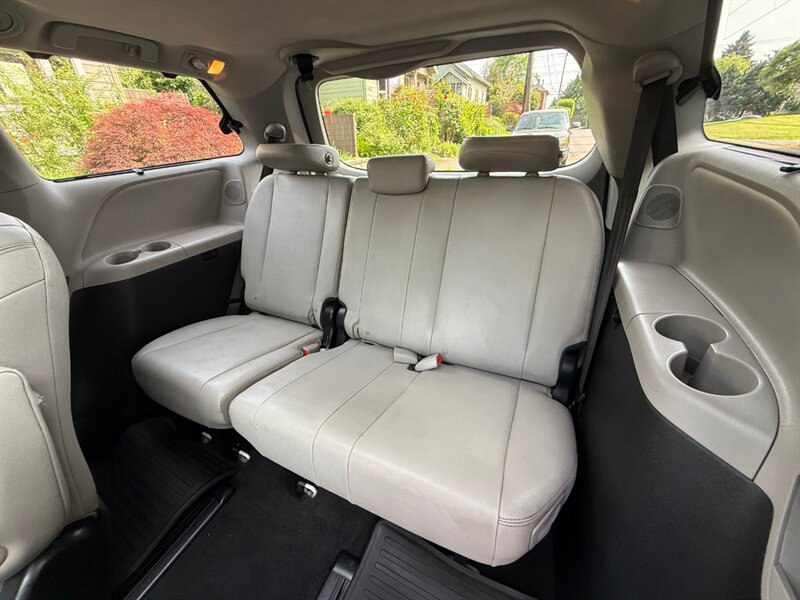 Used 2017 Toyota Sienna Limited FWD image 16