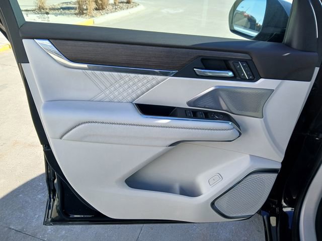 Certified 2024 GMC Acadia Denali w/ Super Cruise Package image 11