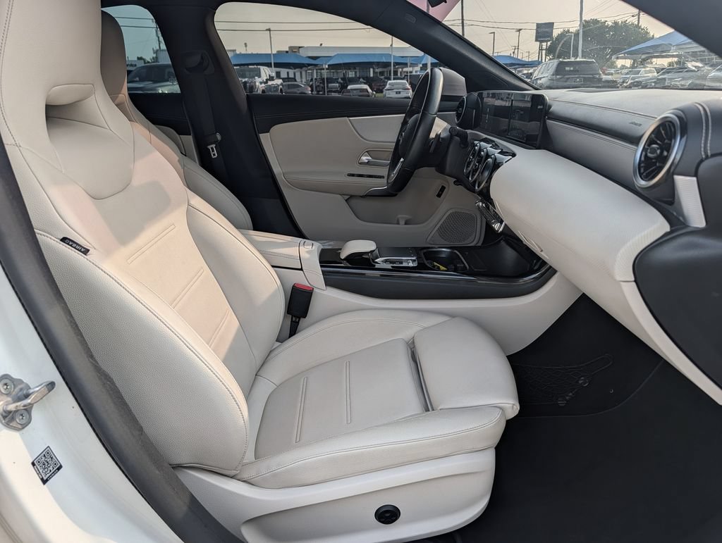 Used 2020 Mercedes-Benz CLA 250 image 33