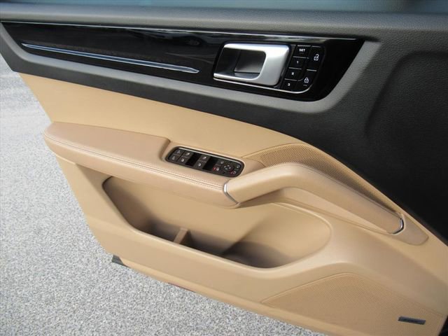 Used 2020 Porsche Cayenne image 26