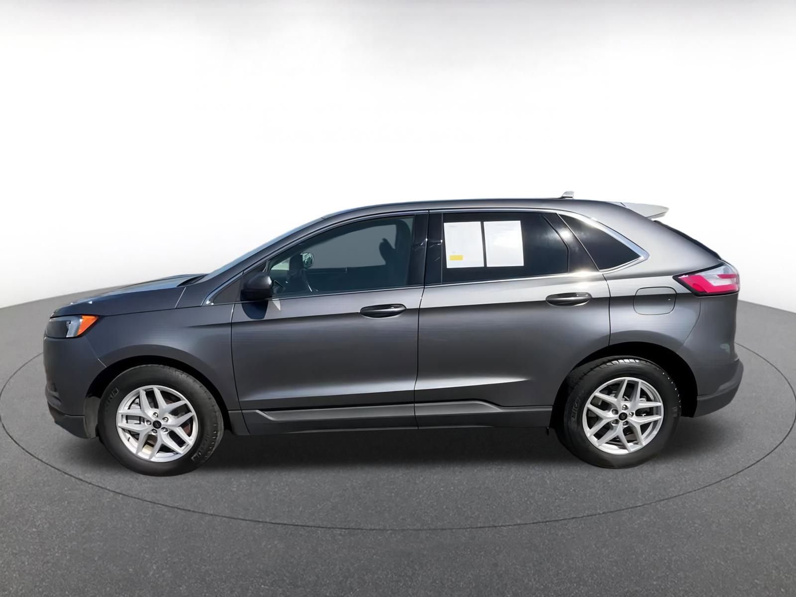 Used 2024 Ford Edge SEL image 8