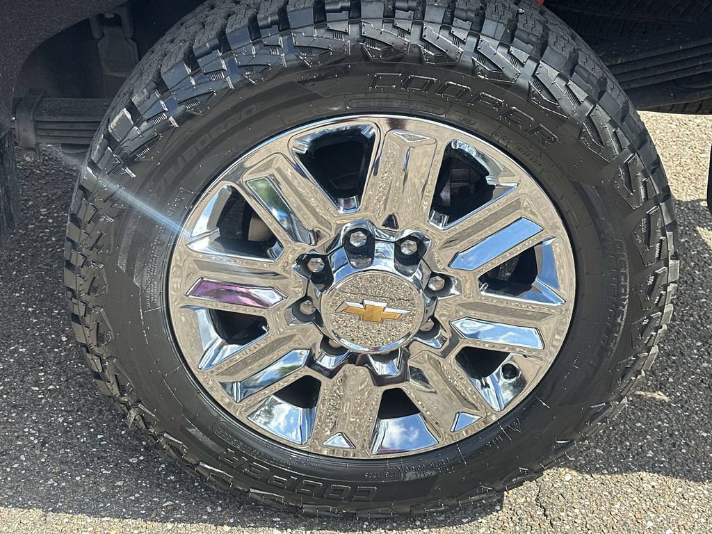 Used 2024 Chevrolet Silverado 2500 High Country w/ High Country Premium Package AWD/4WD image 31