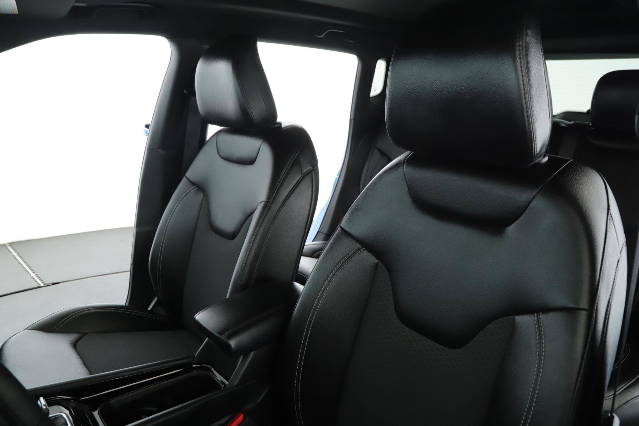 Used 2024 Jeep Compass Latitude w/ Sun and Sound Group image 4