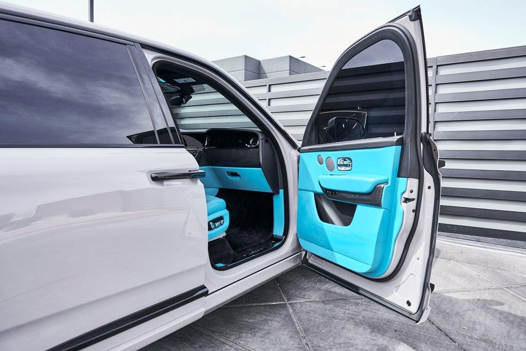 Used 2025 Rolls-Royce Cullinan Black Badge image 22