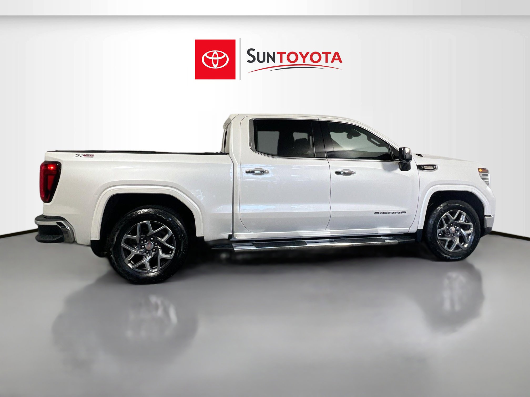 Used 2022 GMC Sierra 1500 SLT w/ SLT Premium Plus Package image 2