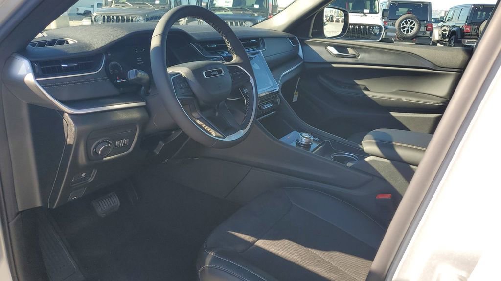 New 2025 Jeep Grand Cherokee L Altitude image 20