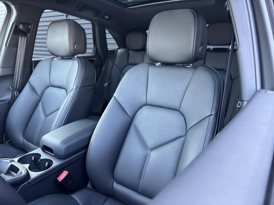 New 2026 Porsche Macan AWD/4WD image 11