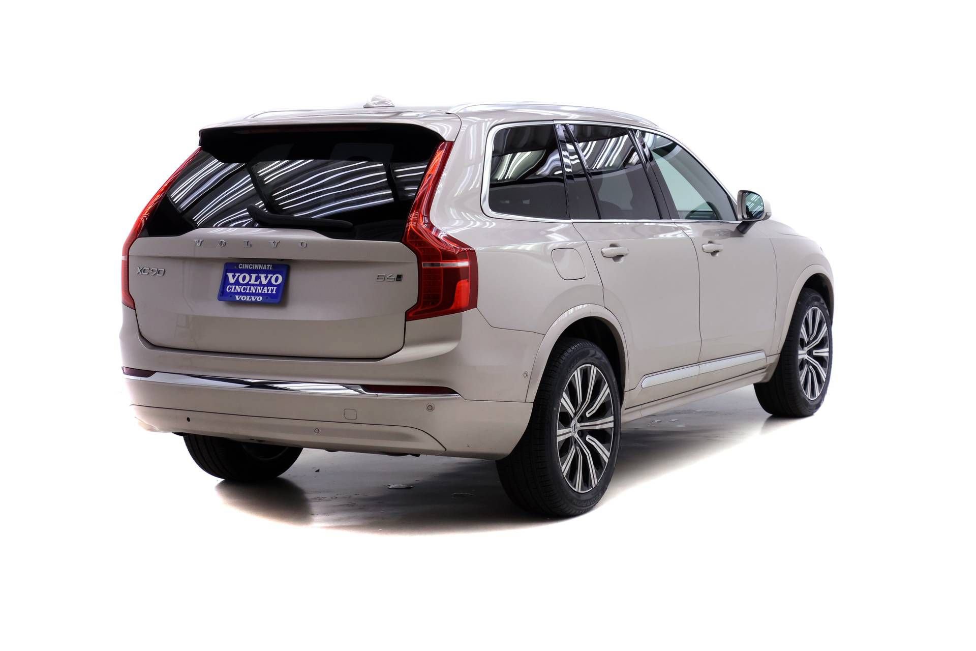 Certified 2024 Volvo XC90 B6 Plus AWD/4WD image 4