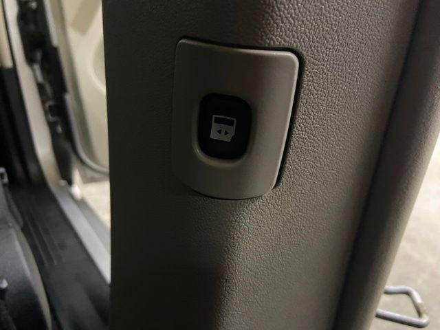 Used 2012 Chrysler Town & Country Touring-L w/ Premium Group FWD image 22