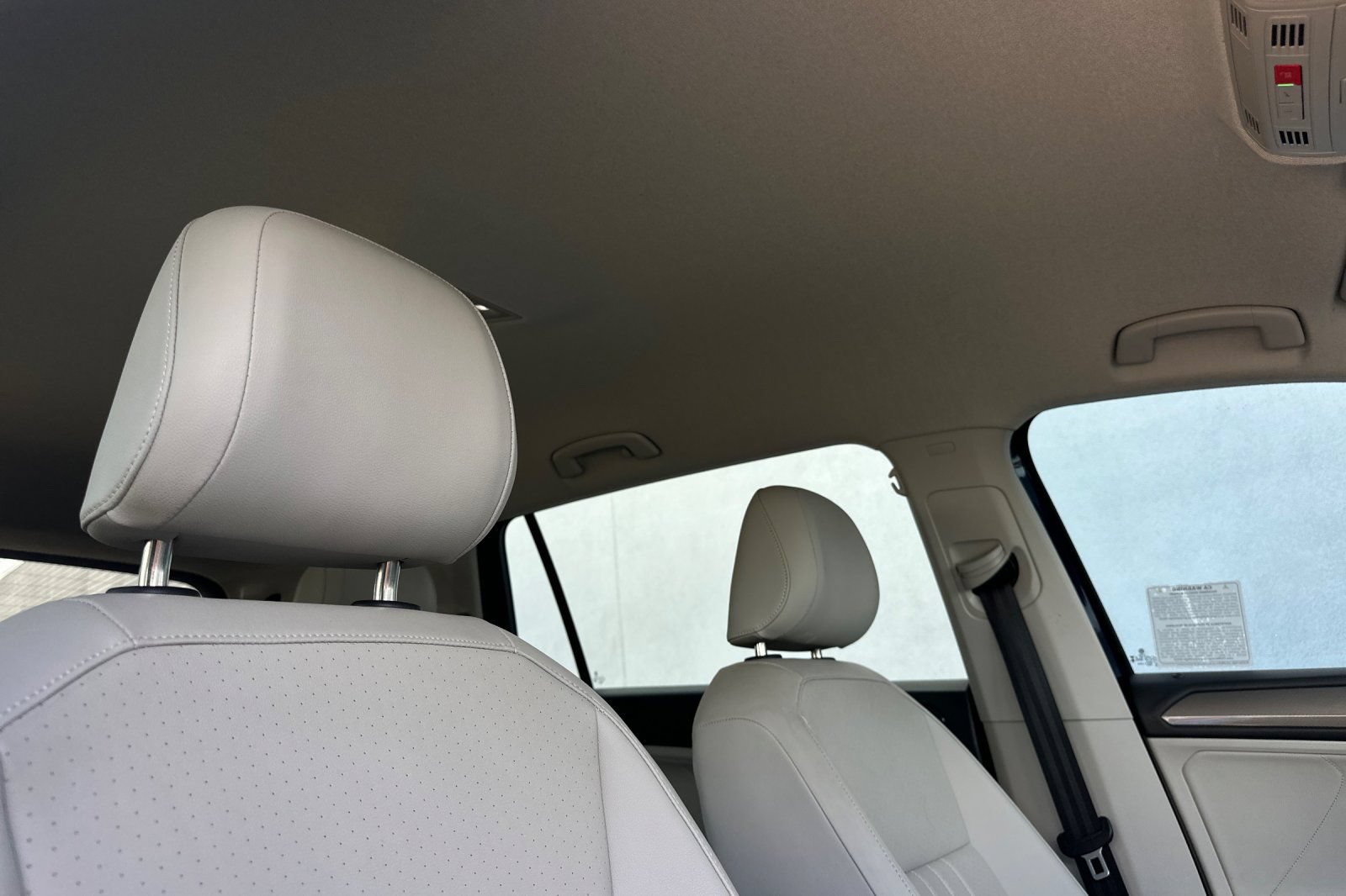 Used 2023 Volkswagen Tiguan SE FWD image 18