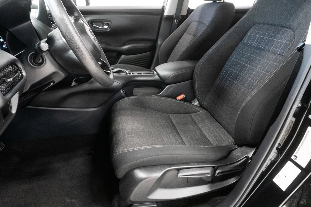 Used 2025 Honda HR-V LX image 8