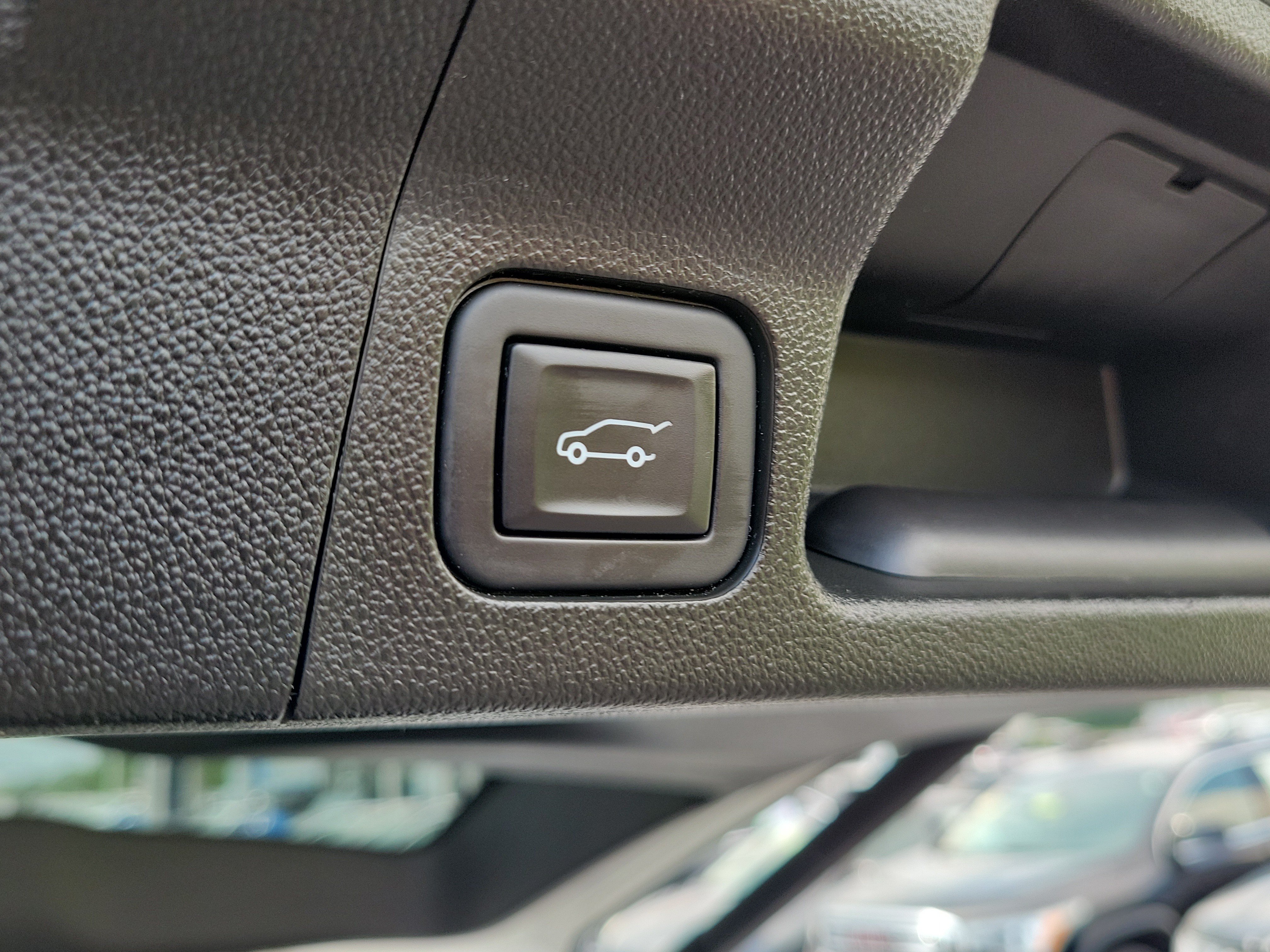Used 2023 GMC Acadia SLE w/ Driver Convenience Package FWD image 8