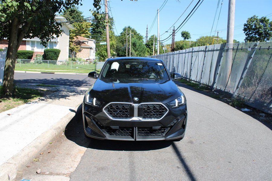 Used 2025 BMW X2 xDrive28i w/ Convenience Package AWD/4WD image 3