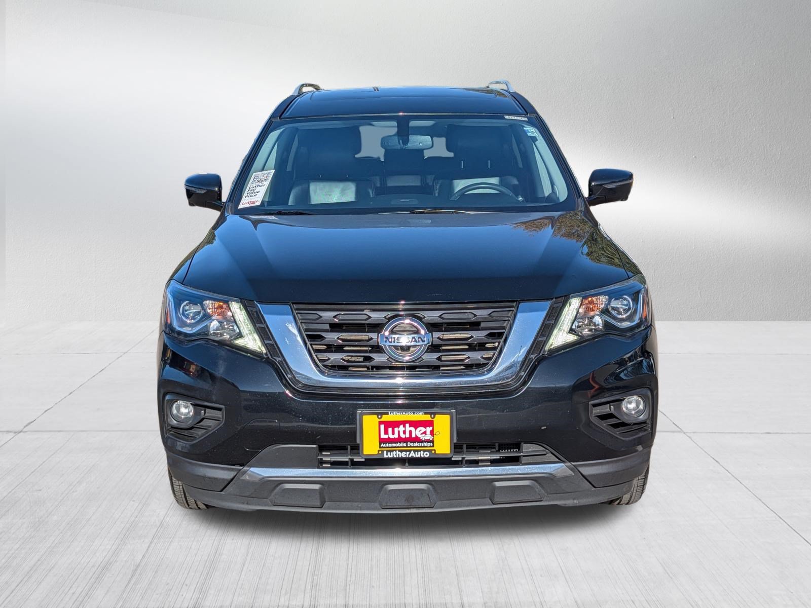 Used 2017 Nissan Pathfinder Platinum AWD/4WD image 2
