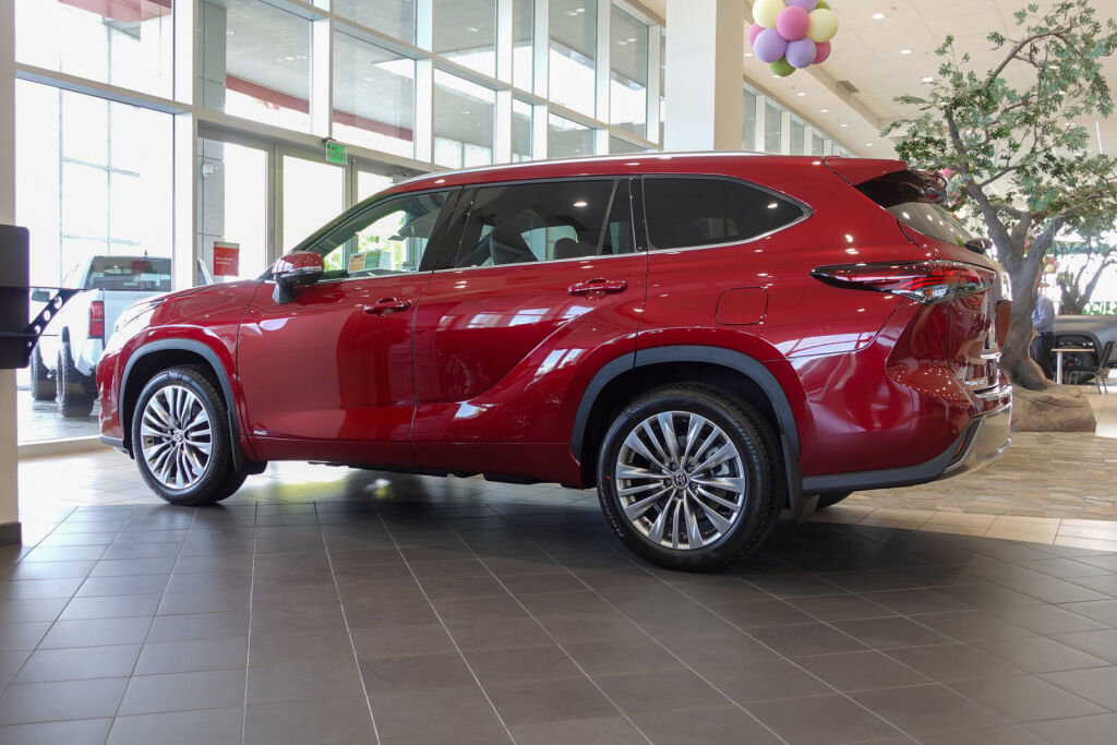 New 2026 Toyota Highlander Platinum image 10