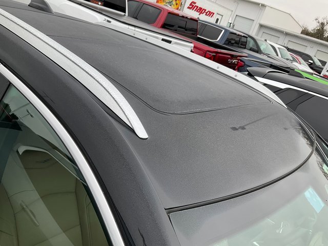 Used 2025 Cadillac XT4 Premium Luxury w/ Technology Package image 9