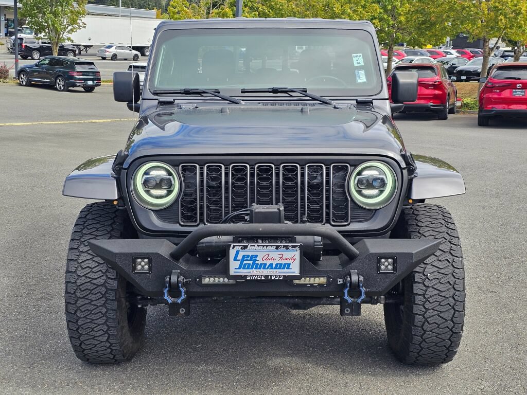 Used 2023 Jeep Gladiator Sport AWD/4WD image 2