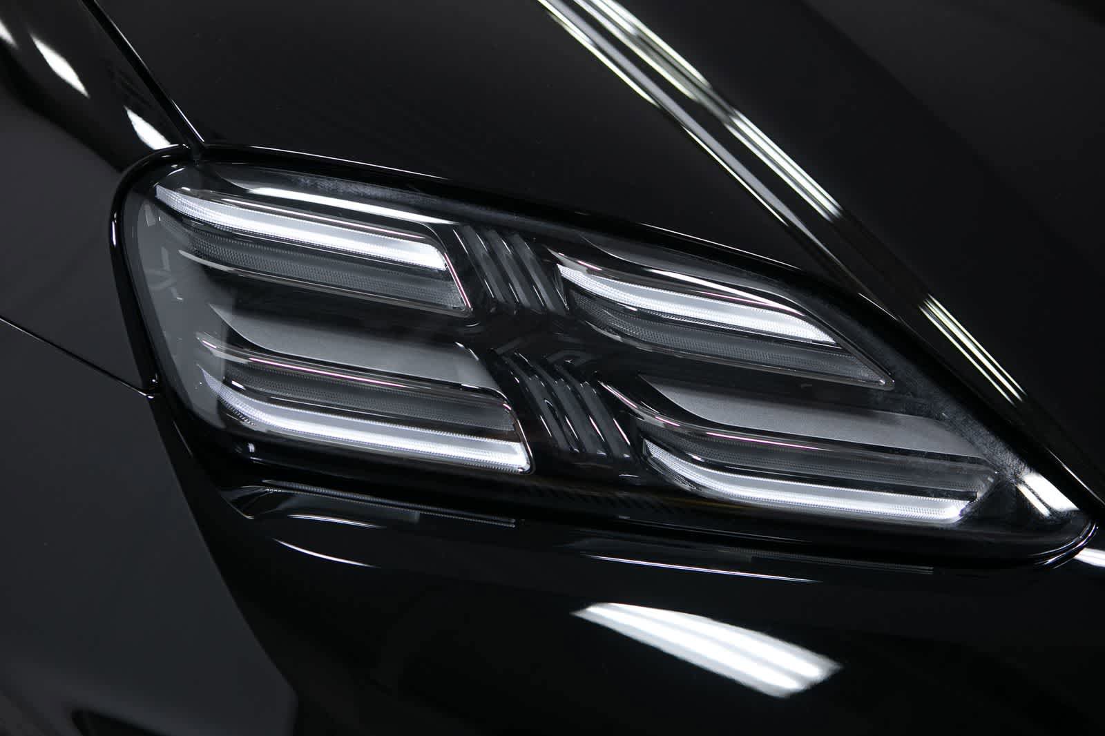 New 2026 Porsche Macan Turbo Electric AWD/4WD image 16