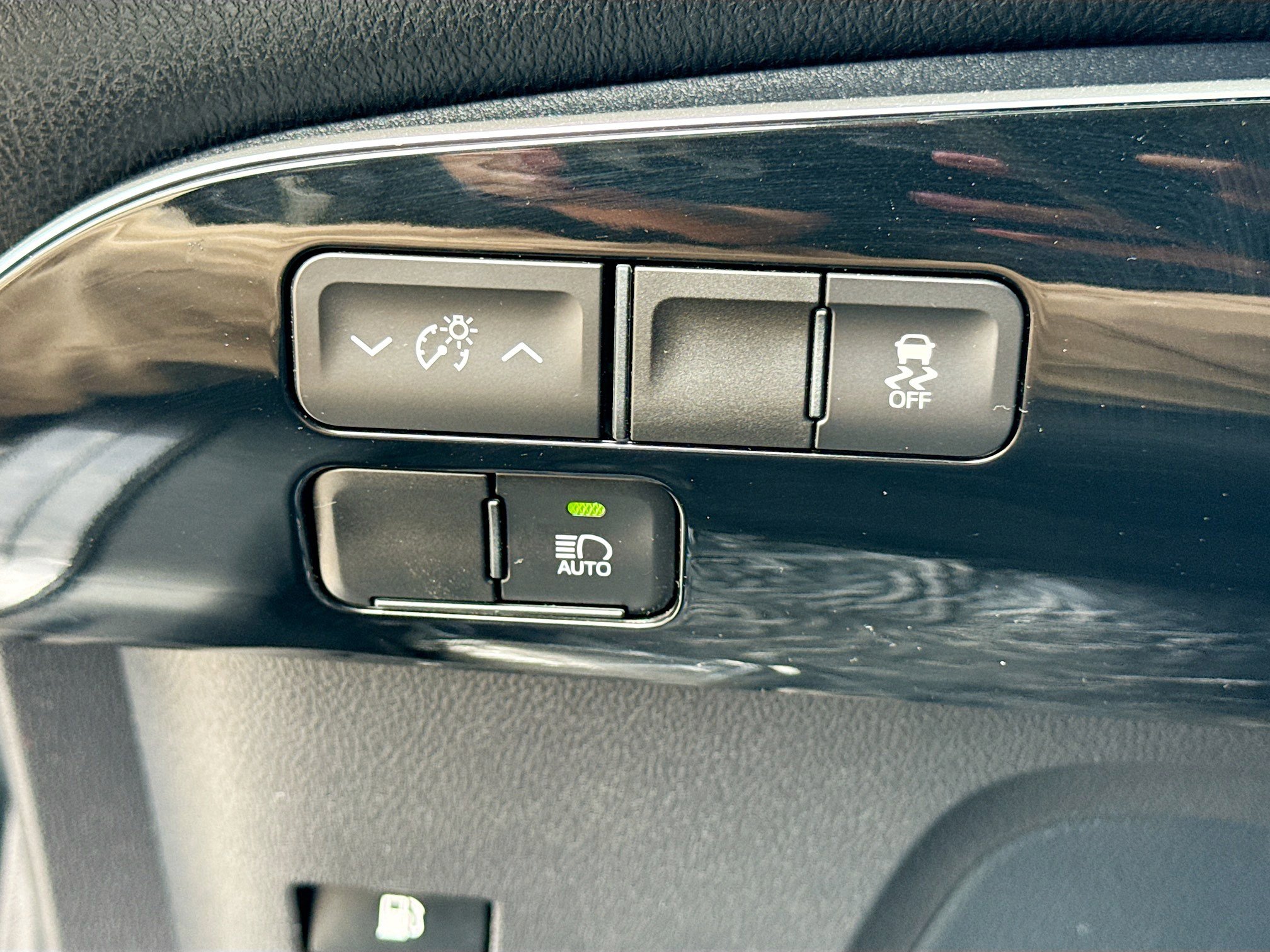 Used 2022 Toyota Prius L Eco image 32