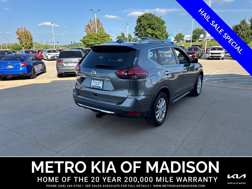 Used 2017 Nissan Rogue SV AWD/4WD image 5