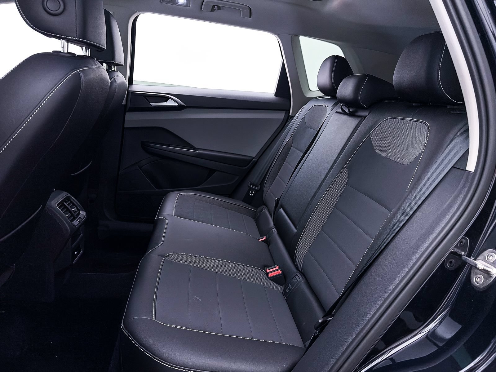Used 2023 Volkswagen Taos SE w/ Panoramic Sunroof Package FWD image 35