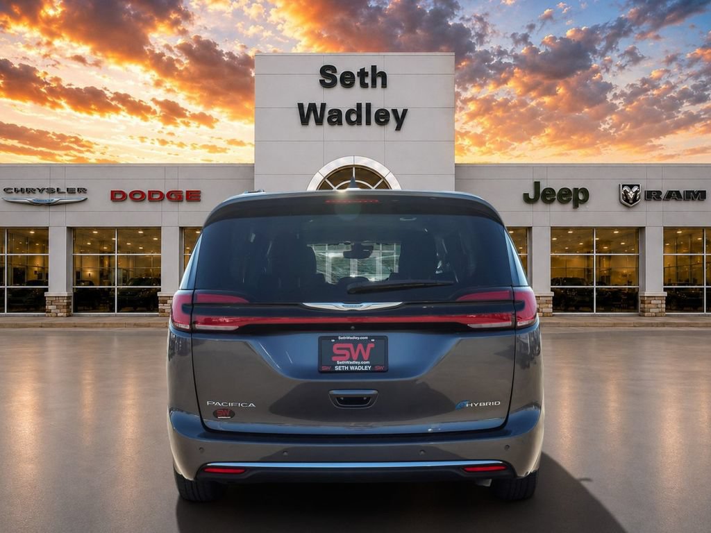 Used 2021 Chrysler Pacifica Touring-L FWD image 6