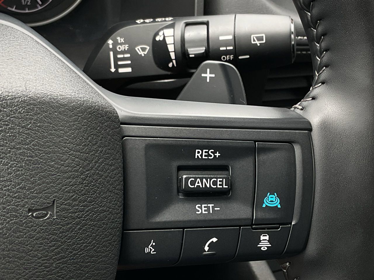 Used 2025 Nissan Rogue SV FWD image 24