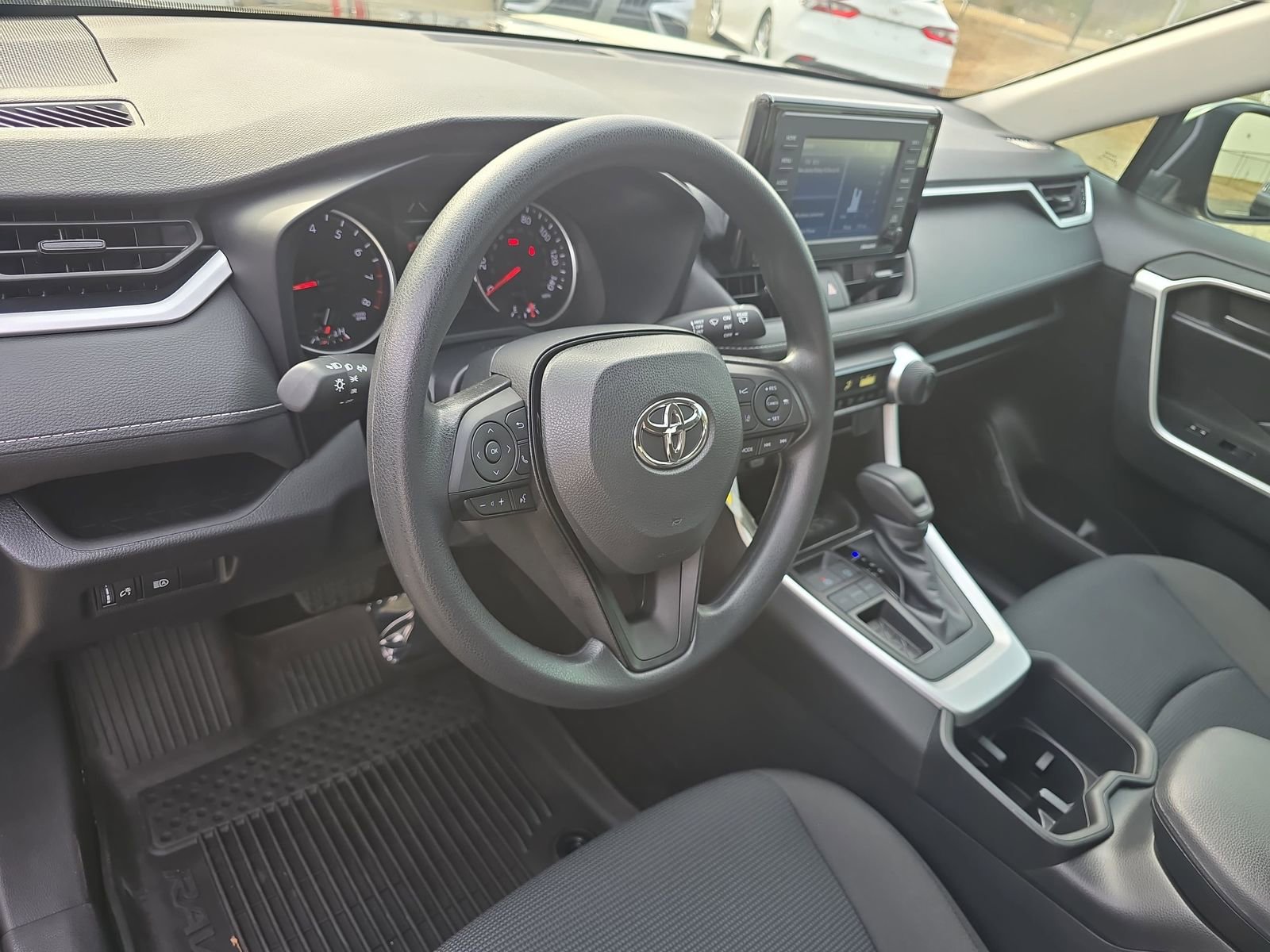 Used 2022 Toyota RAV4 LE image 21