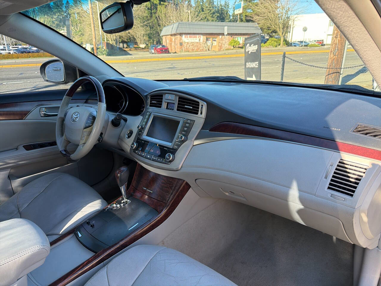 Used 2011 Toyota Avalon Limited image 15