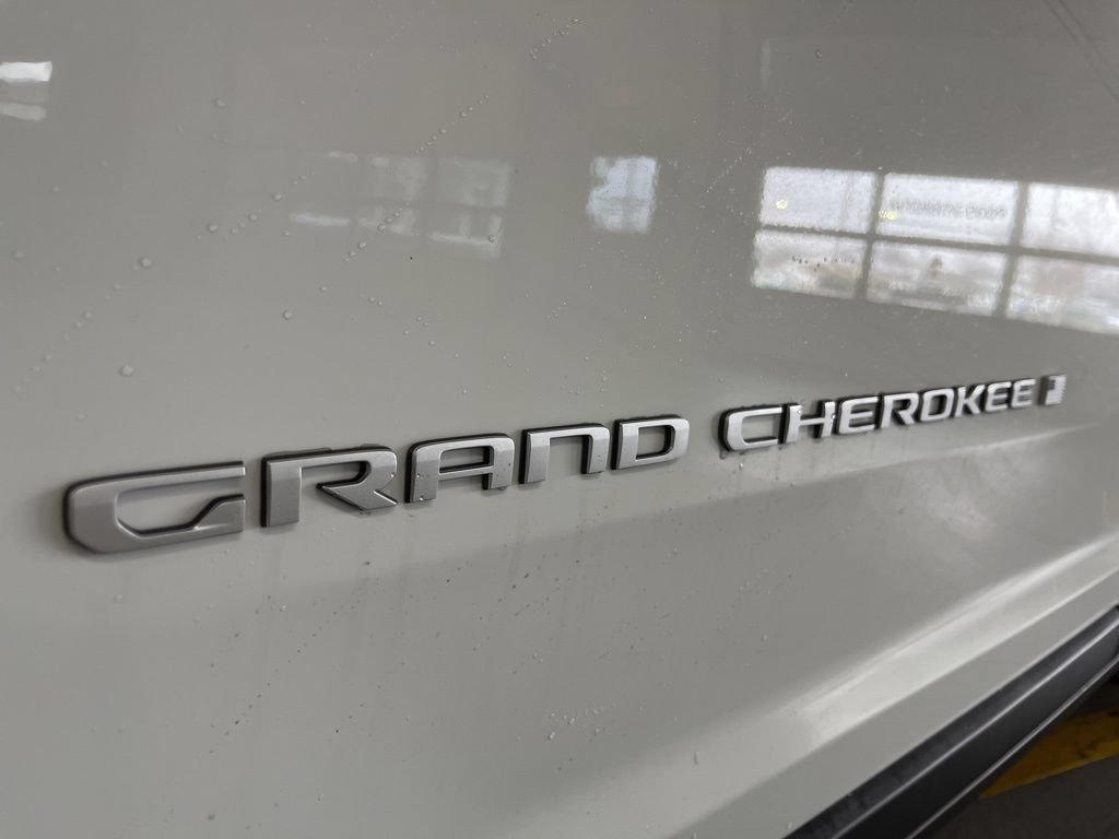 New 2025 Jeep Grand Cherokee L Limited w/ Trailer Tow Package AWD/4WD image 16