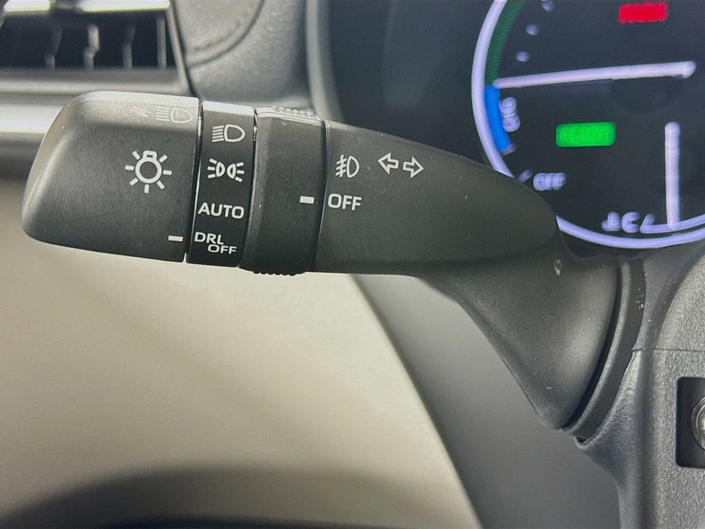 Used 2024 Toyota Sienna Limited image 12