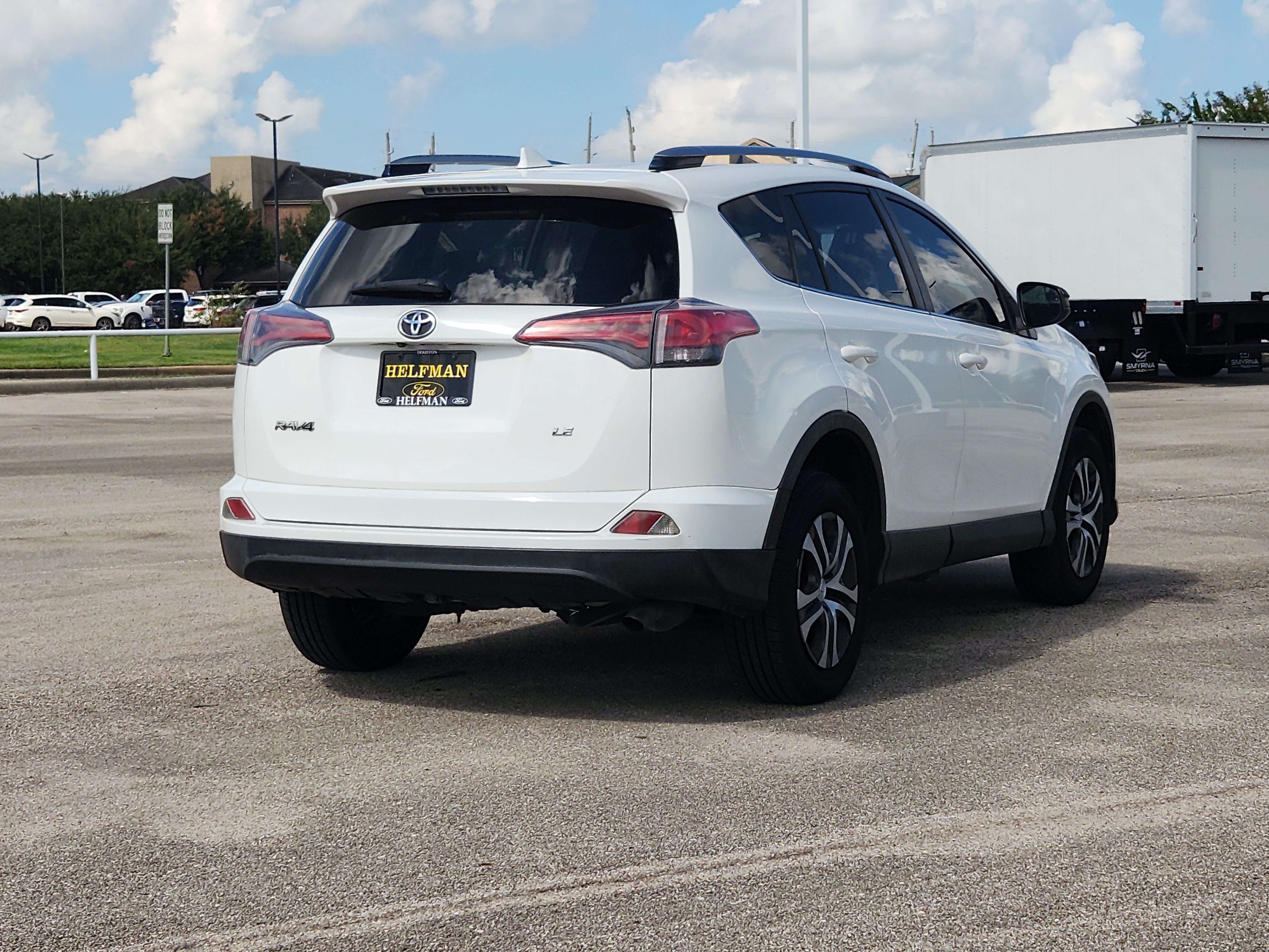 Used 2017 Toyota RAV4 LE FWD image 3