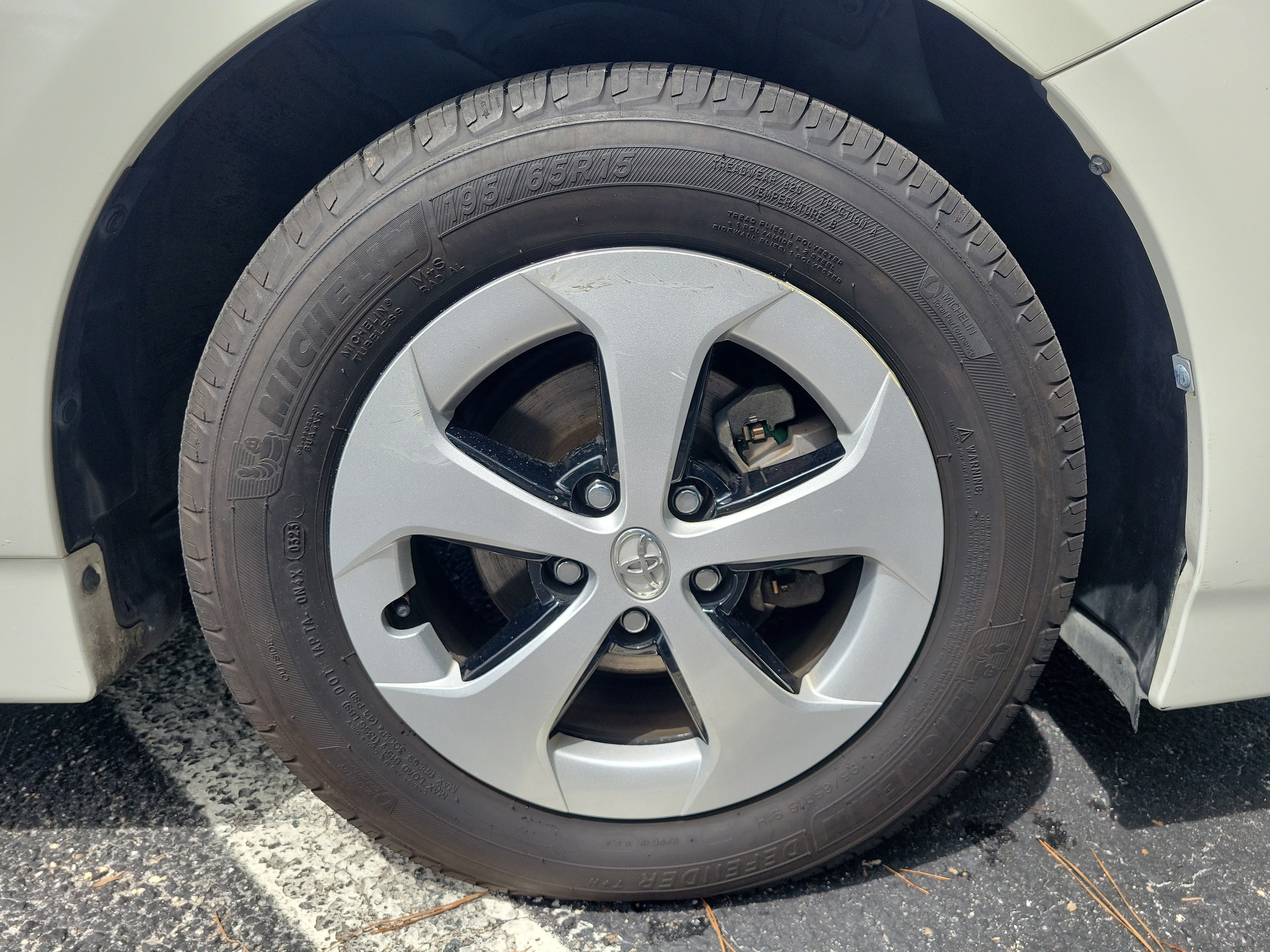 Used 2015 Toyota Prius Four FWD image 8