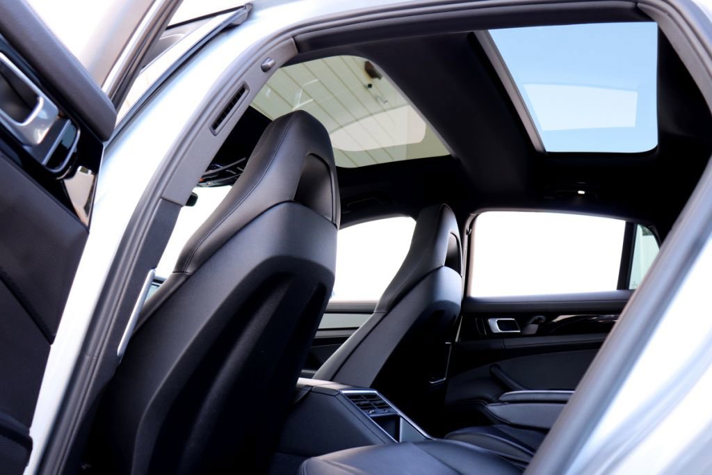 Used 2019 Porsche Panamera 4 AWD/4WD image 37
