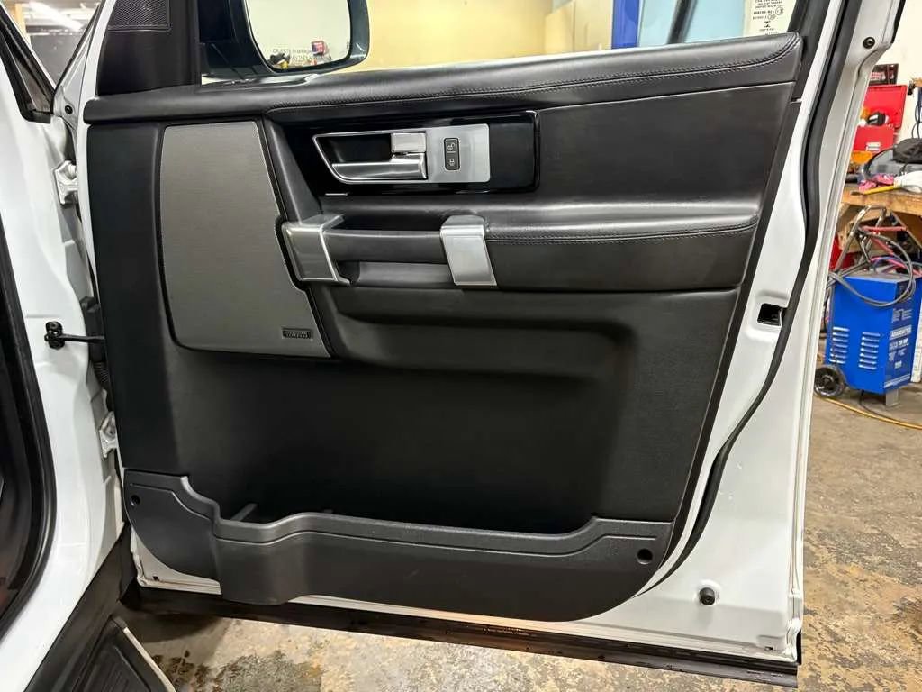 Used 2016 Land Rover LR4 HSE LUX AWD/4WD image 28