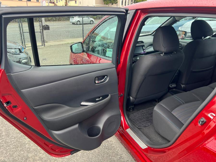 Used 2025 Nissan Leaf SV Plus image 40