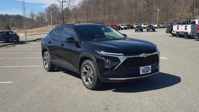 New 2026 Chevrolet Trax LT FWD image 2